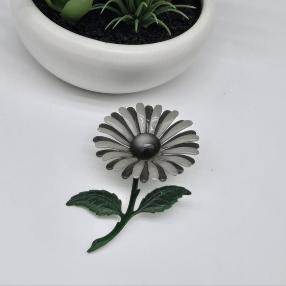 STUNNING VINTAGE ESTATE MCM ENAMELED FLOWER 3 5/8" BROOCH! - Picture 2 of 4